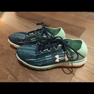 Under Armour Woman’s Size 8 Speedform Velociti